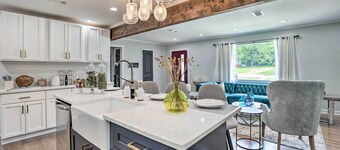 Modern, Colorful Home ~ 2 Mi to Tuskegee Uni