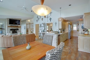 House (3 Bedrooms) | Interior