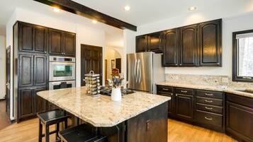 House (4 Bedrooms) | Interior