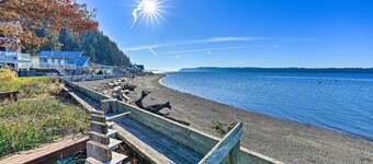 Mckees Beach House w/ Ocean Views, Hot Tub!