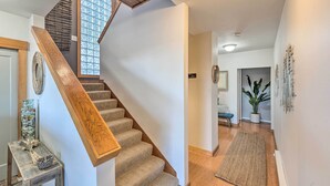 A staircase with wooden steps and a glass window. - Mckees Beach House w/ Ocean Views, Hot Tub! (Stanwood)