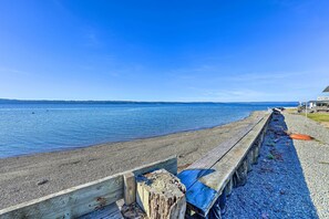 Interior - Mckees Beach House w/ Ocean Views, Hot Tub! (Stanwood)