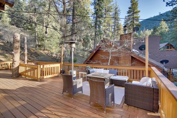 Peaceful & Idyllic Forest Cabin W/ Pool Table - California