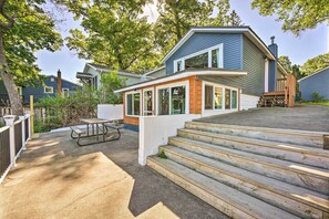 House (3 Bedrooms) | Interior - Lakefront Battle Creek Home w/ Fishing Dock! (Battle Creek)