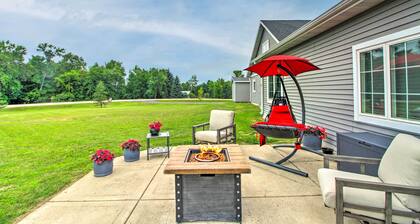 Quiet Retreat w/ Kayak & Patio, Walk to Lake!