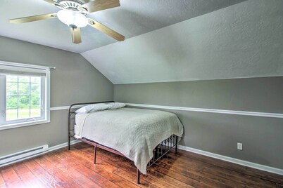 Quiet Retreat w/ Kayak & Patio, Walk to Lake!