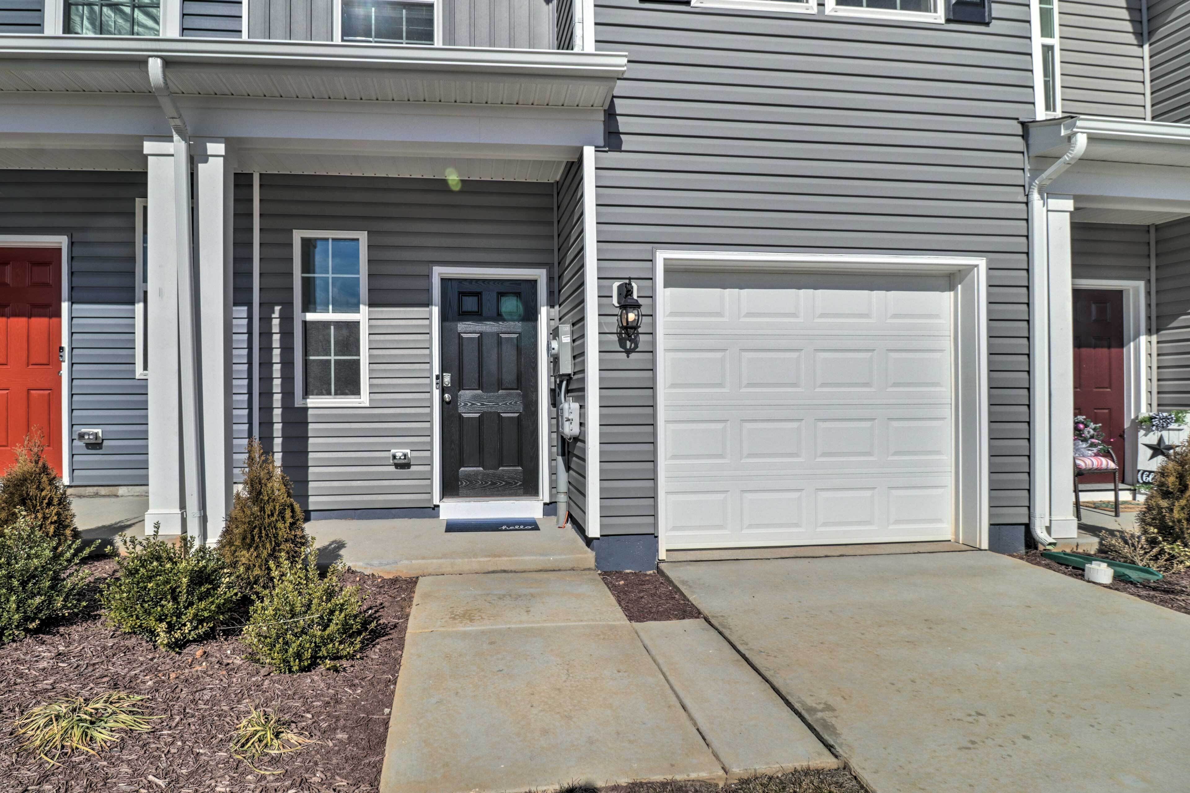 Luray Townhome Near Luray Caverns!