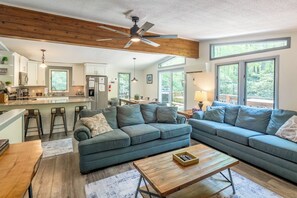 Interior - Lake Harmony Estates Family Home w/ Beach Access (Lake Harmony)