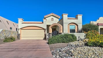 House (3 Bedrooms) | Front of property