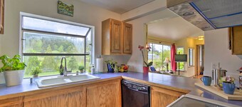 Peaceful Cabin on Horse Farm, 5 Mi to Town!