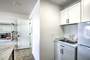 Apartment (0 Bedroom) | Interior