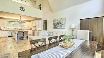 House (5 Bedrooms) | Interior