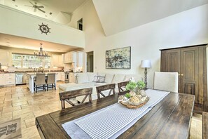 House (5 Bedrooms) | Interior