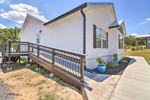 House (4 Bedrooms) | Interior - Lakeview Edgemont Escape w/ Fire Pit + Grill! (Edgemont)