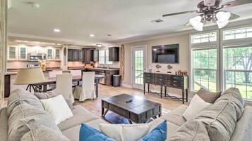 House (4 Bedrooms) | Interior