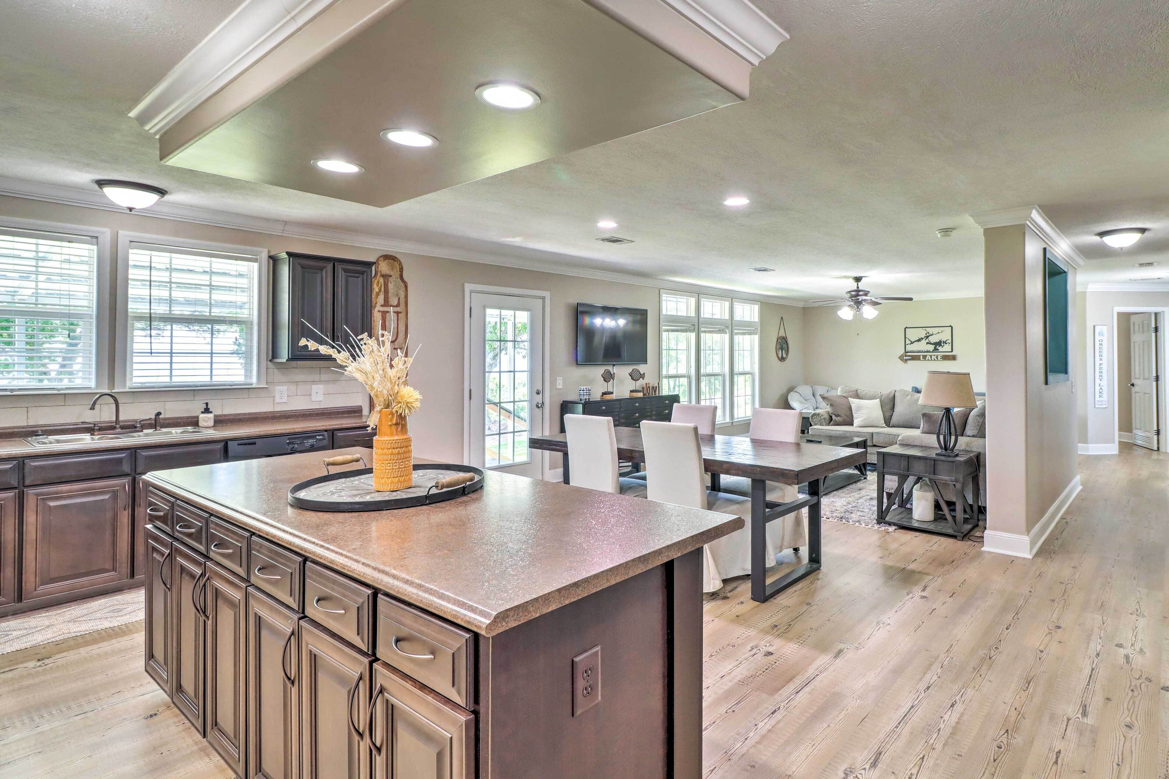 Lakeview Edgemont Escape w/ Fire Pit + Grill!