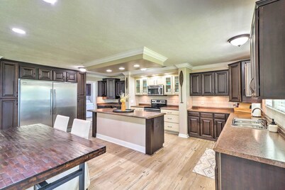 Lakeview Edgemont Escape w/ Fire Pit + Grill!