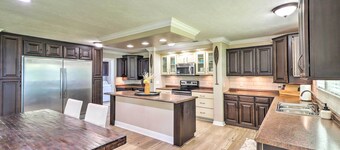 Lakeview Edgemont Escape w/ Fire Pit + Grill!