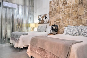 Iron/ironing board, bed sheets