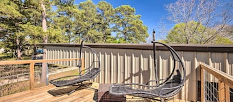 Dock Access + Rooftop Deck: Cabin on Lake Conroe