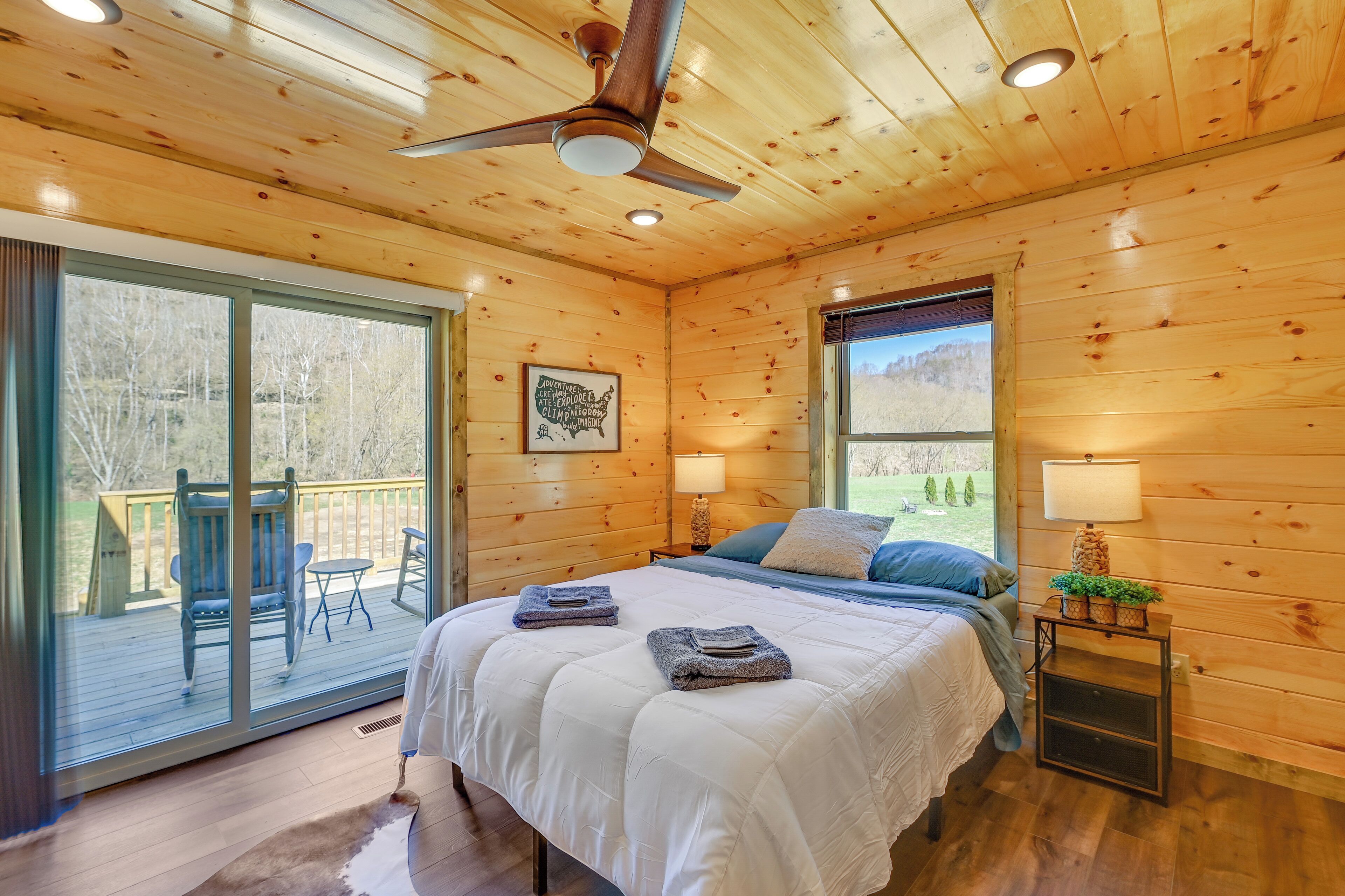 Riverside Beattyville Cabin w/ Kayaks & Fire Pit!