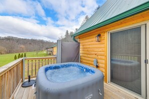 House (2 Bedrooms) | Interior - Riverside Beattyville Cabin w/ Kayaks & Fire Pit! (Beattyville)