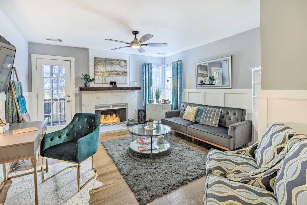 Chic Meadowbrook Condo ~ 12 Mi to Birmingham!