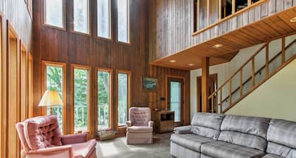 Waupaca Lakefront Home w/ Pool Table & Dock!