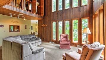 House (5 Bedrooms) | Interior