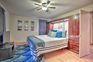 House (4 Bedrooms) | 4 bedrooms, iron/ironing board, free cots/infant beds, bed sheets - Home w/ Yard & Patio ~ 30 Mi to Downtown Chicago (Matteson)