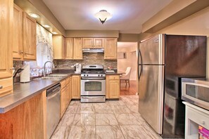 Casa (4 Bedrooms) | Cozinha privada | Micro-ondas, fogão, cooktop, lava-louças