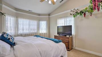 Huis (4 Bedrooms) | 4 slaapkamers, een strijkplank/strijkijzer, beddengoed