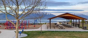 Mtn-view Home: Across From Lake + 30 Mi to Skiing!