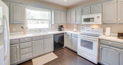 Private Dock & Slip: Cedar Creek Reservoir Home