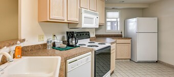 Pigeon Vacation Rental w/ Community Hot Tub!