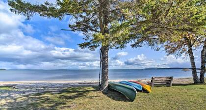 Lovely Lake Huron Getaway: Beach Access & Kayaks!