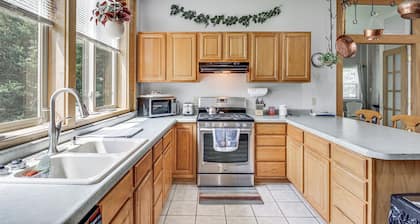 Quiet Lakefront Grand Rapids Cabin on 5 Acres