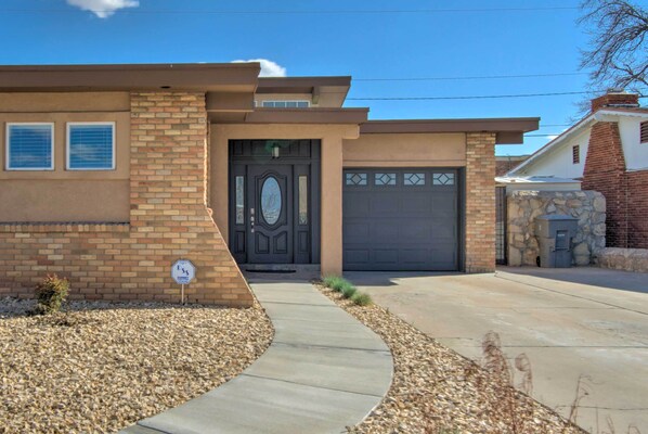 House (3 Bedrooms) | Interior - Modern El Paso Home w/ Backyard & Fire Pit! (El Paso)