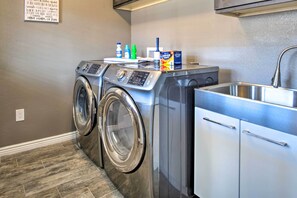 House (3 Bedrooms) | Interior - Modern El Paso Home w/ Backyard & Fire Pit! (El Paso)