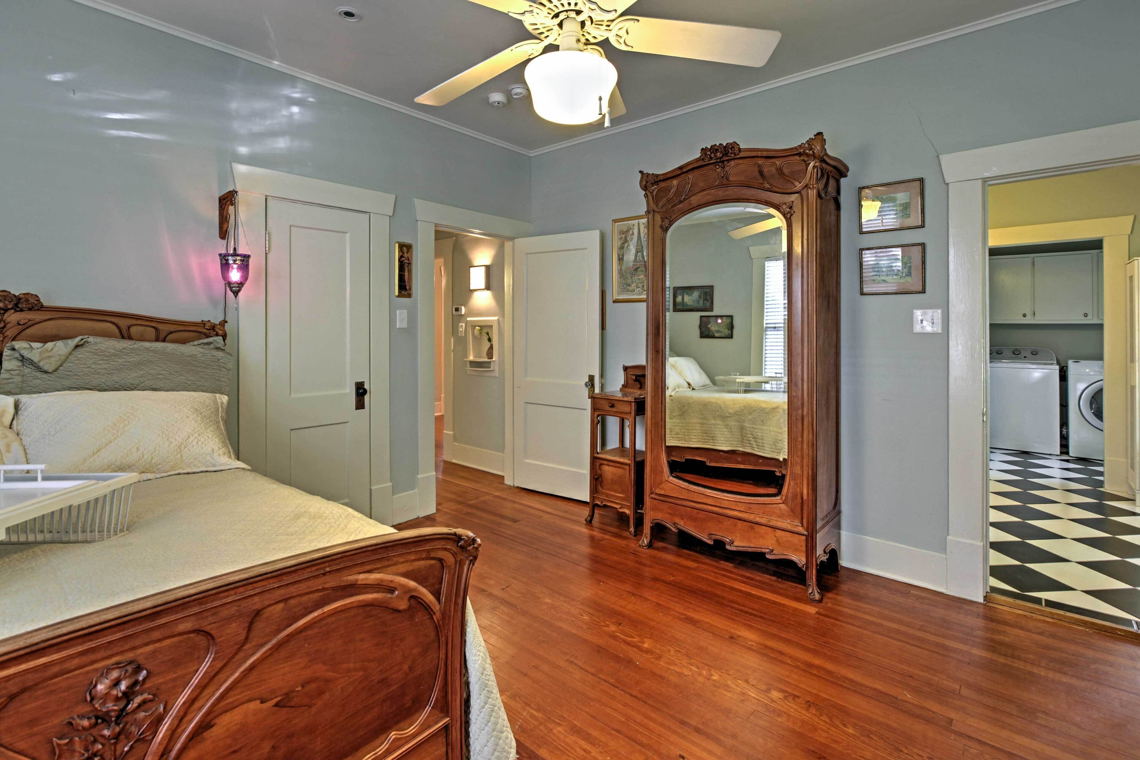 2 bedrooms, bed sheets