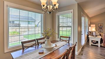 House (3 Bedrooms) | Interior