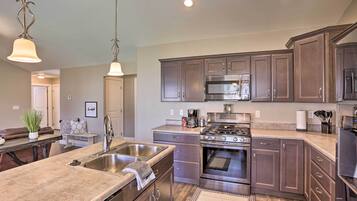 House (3 Bedrooms) | Interior