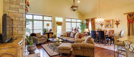 House (3 Bedrooms) | Interior