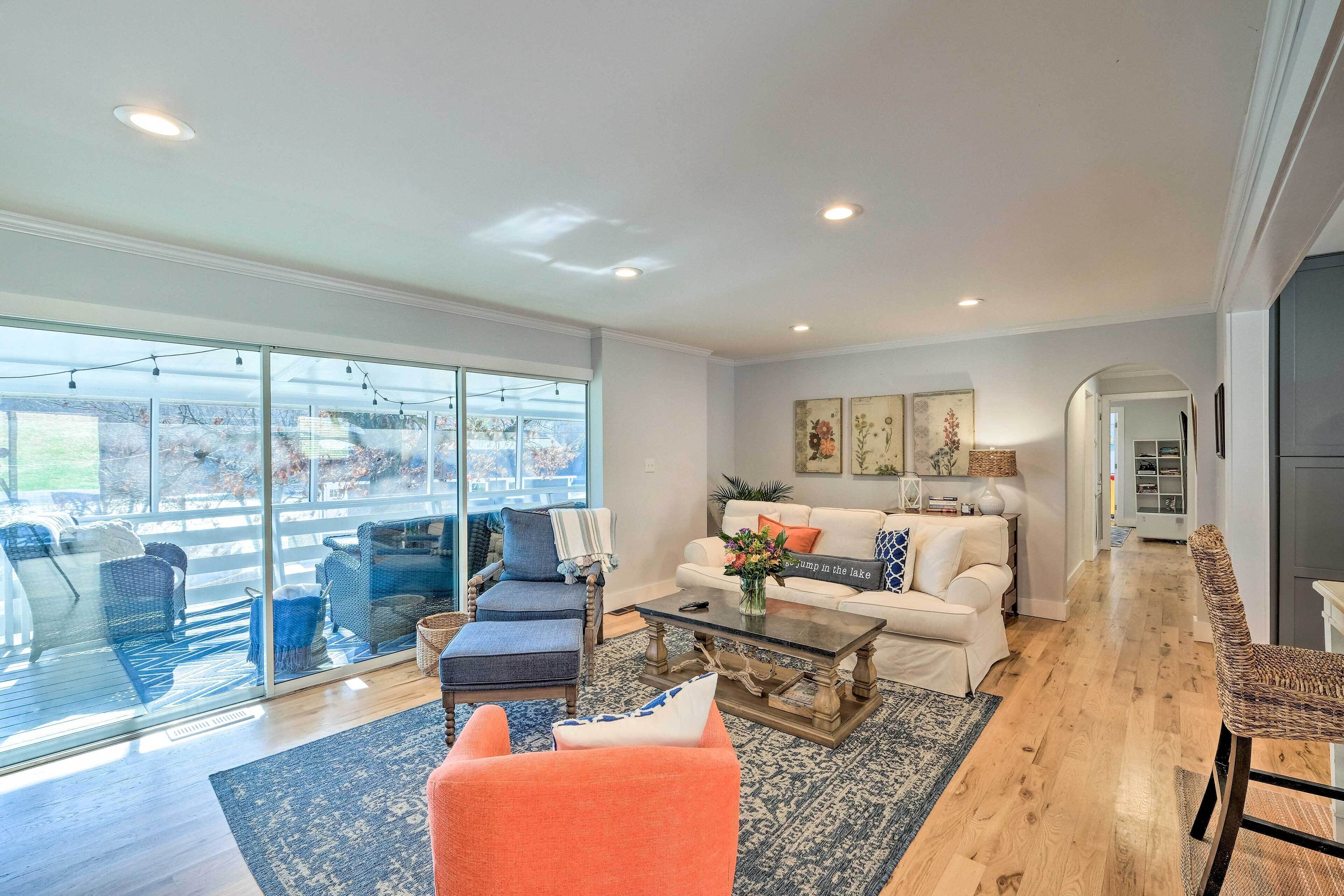 Rogers Lakehouse w/ Deck, Near Beaver Lake!