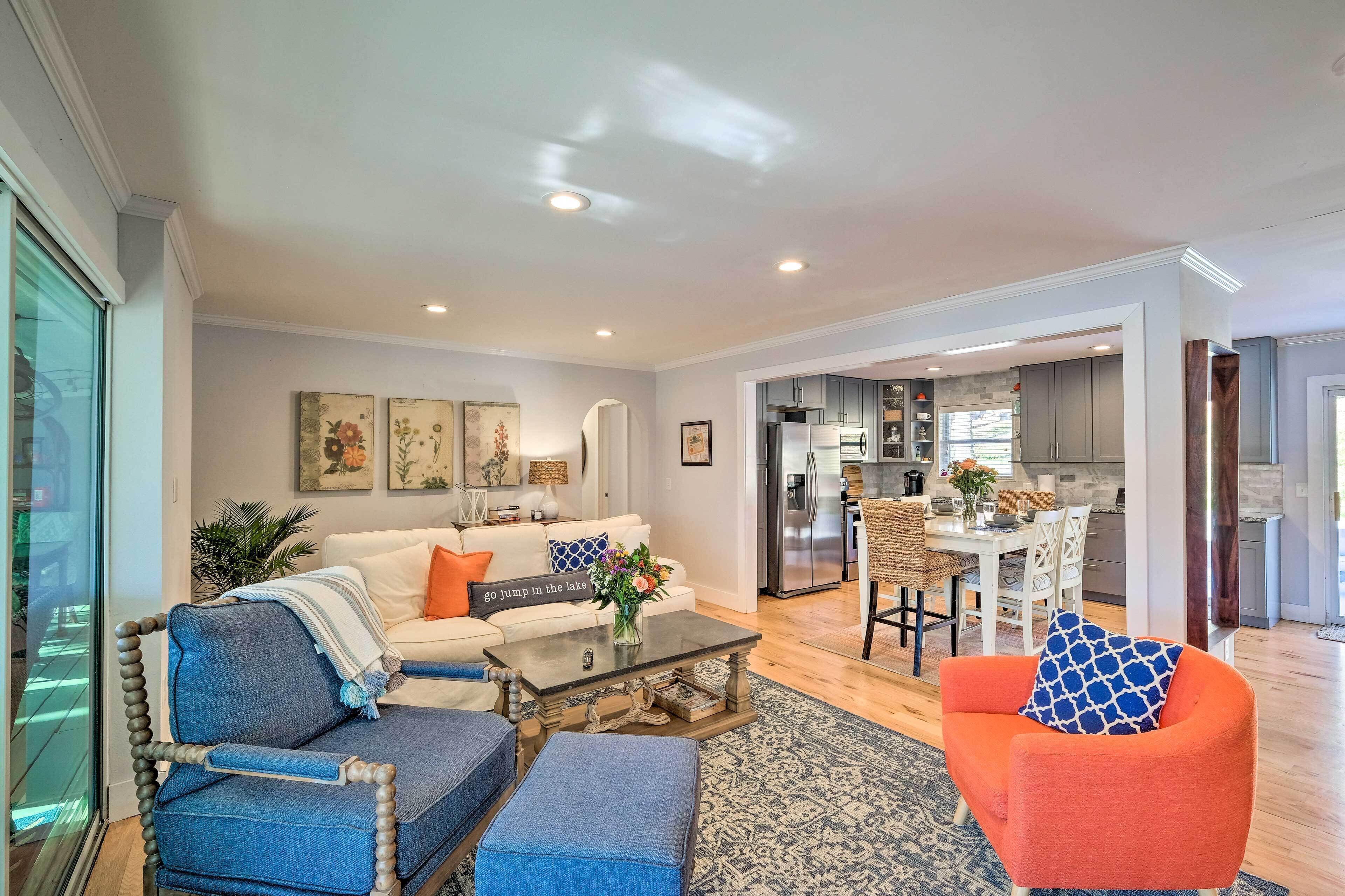 Rogers Lakehouse w/ Deck, Near Beaver Lake!