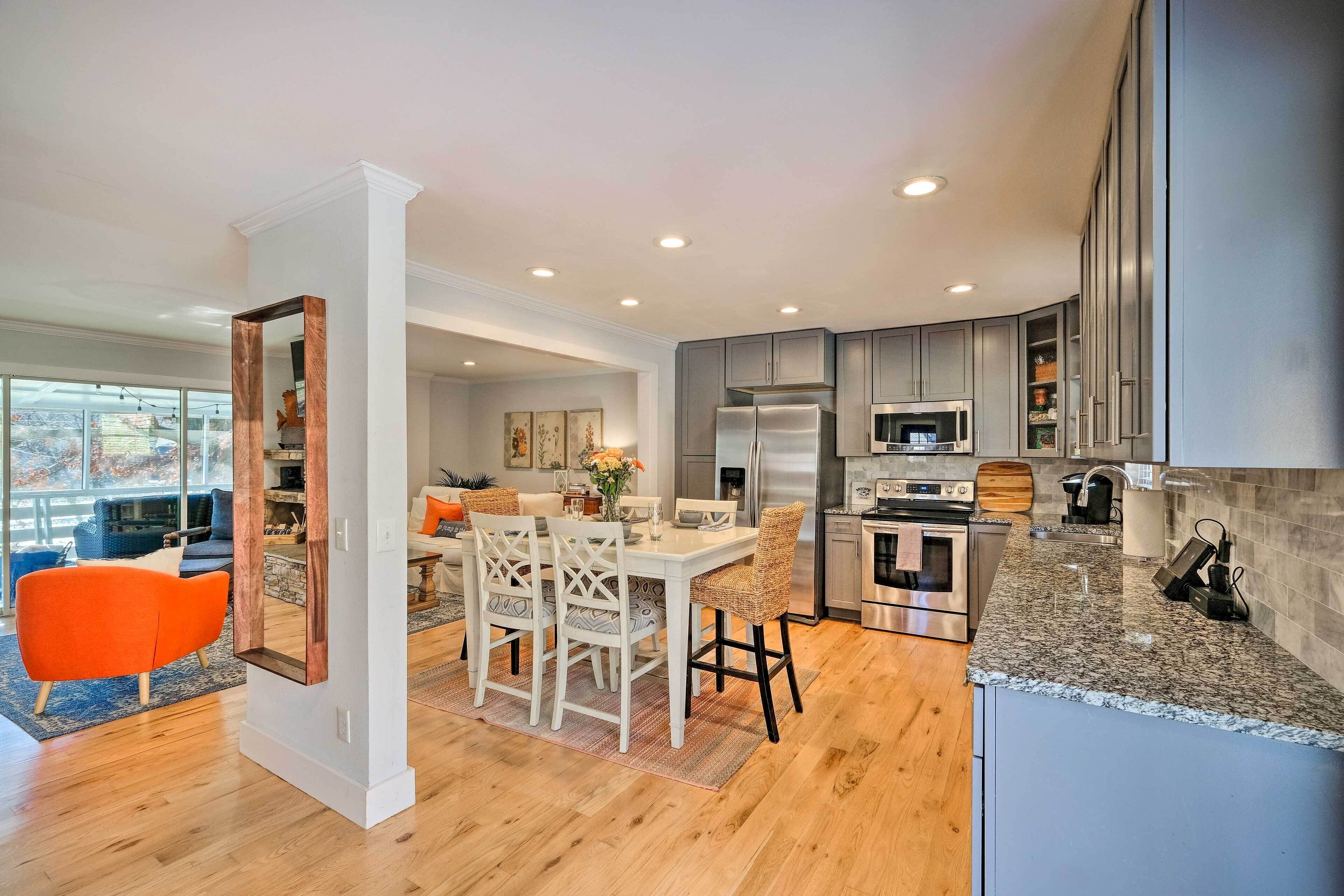 Rogers Lakehouse w/ Deck, Near Beaver Lake!