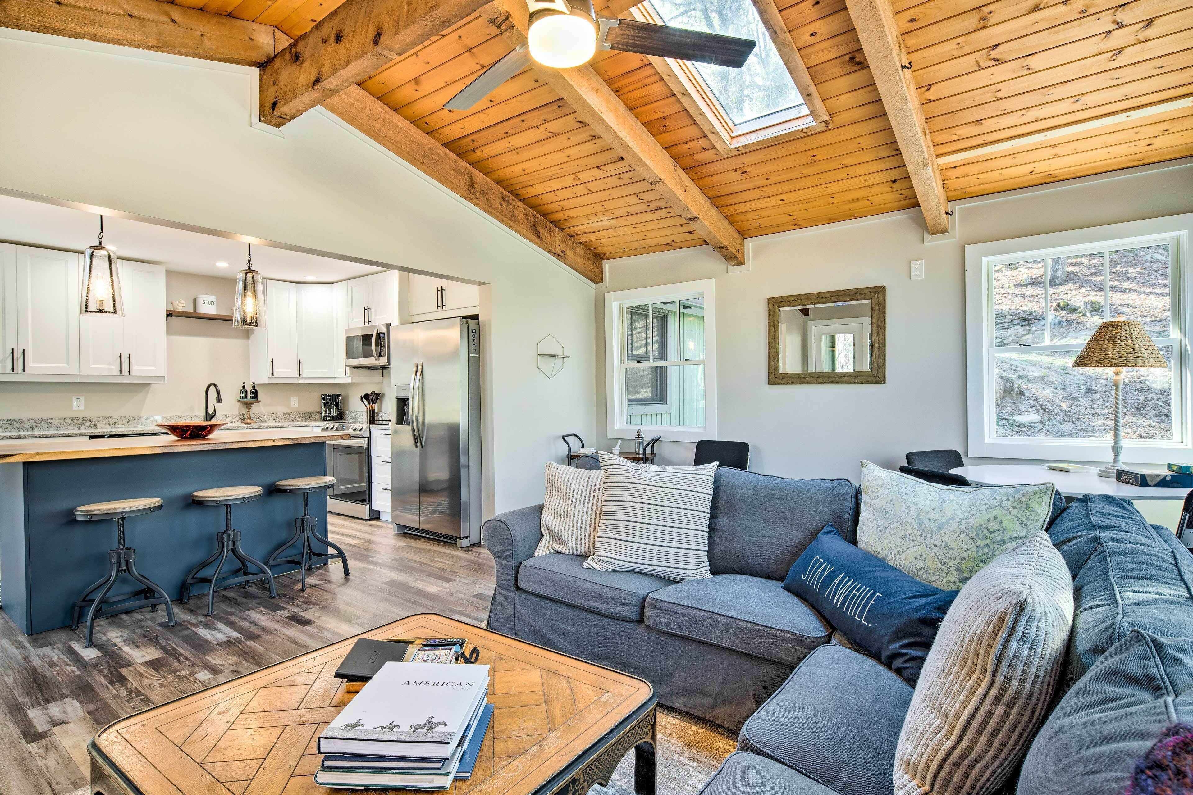 Peaceful Brevard Mountain Cabin: Hike, Golf & Swim