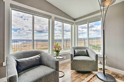 Quincy Home on Lavender Farm w/ River Views!