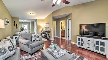 Apartment (2 Bedrooms) | Front of property
