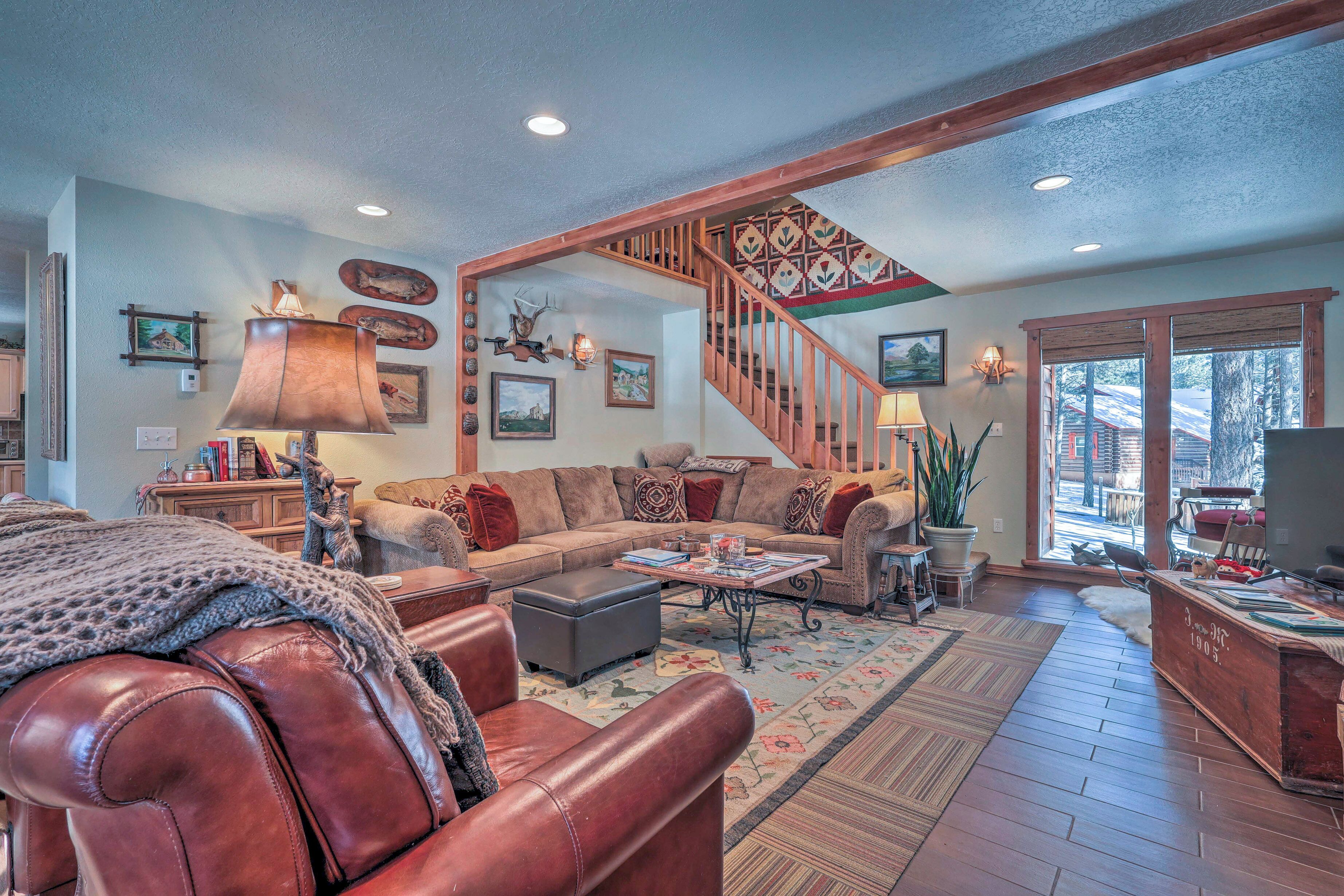 Rustic Angel Fire Escape - 2 Mi to Ski Lift!